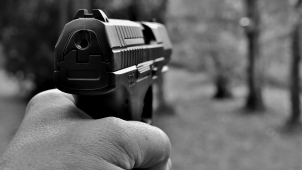 Policie potvrdila: muž zastřelil přítelkyni a pak sebe