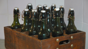 Žena v olomouckém obchoďáku chtěla vrátit ukradenou pivní bednu