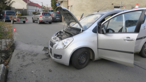 Senior nezvládl řízení a boural