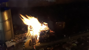 Hasiči za sebou mají první zásah, hořela krabice od pyrotechniky