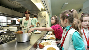 Proč oddělit školní jídelny od škol?