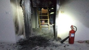 Od stromku chytl v Mohelnici byt, jeden člověk je popálený