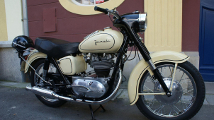 Mladí zloději kradli historické motorky