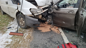 U Nové Dědiny se střetla dodávka s osobním autem