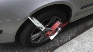 Další řidič v Olomouci se rozjel i s botičkou