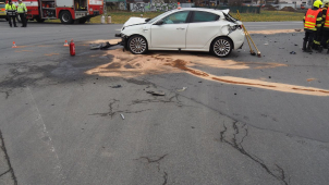 U Mohelnice boural kamion s osobním autem