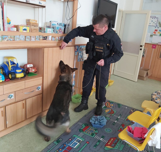 Anonym nahlásil bombu na šumperské základce, nebyla tam