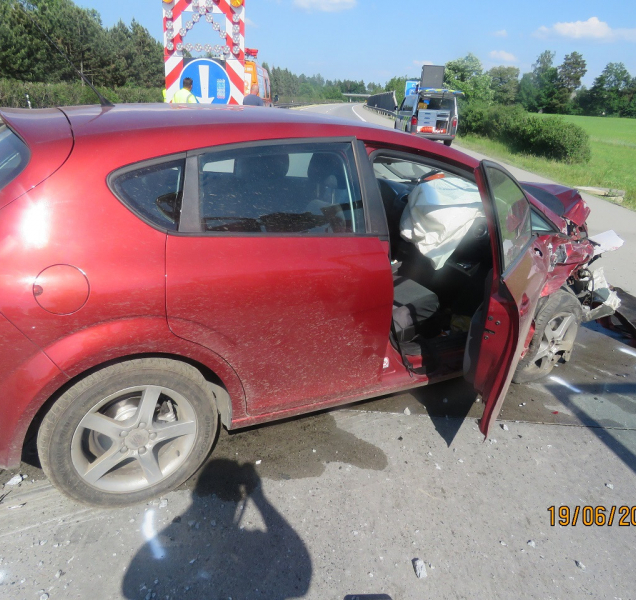 Popraskaná D35 u Přáslavic zavinila nehodu, bude se opravovat