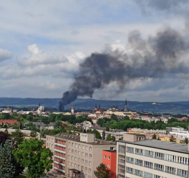 U Klášterního Hradiska hoří provizorní příbytky a autovraky