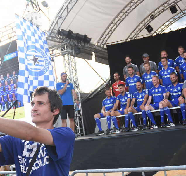 1. kolo: Těžký začátek, Sigma hraje na Spartě