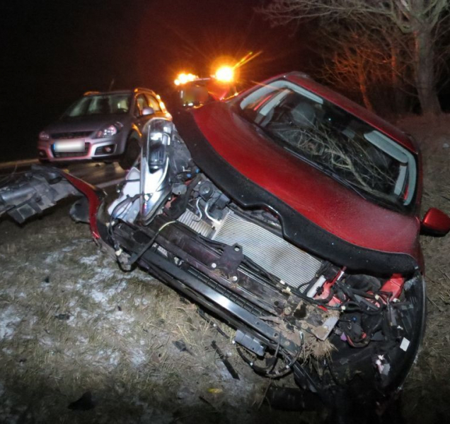 Jel příliš rychle, dostal smyk a boural