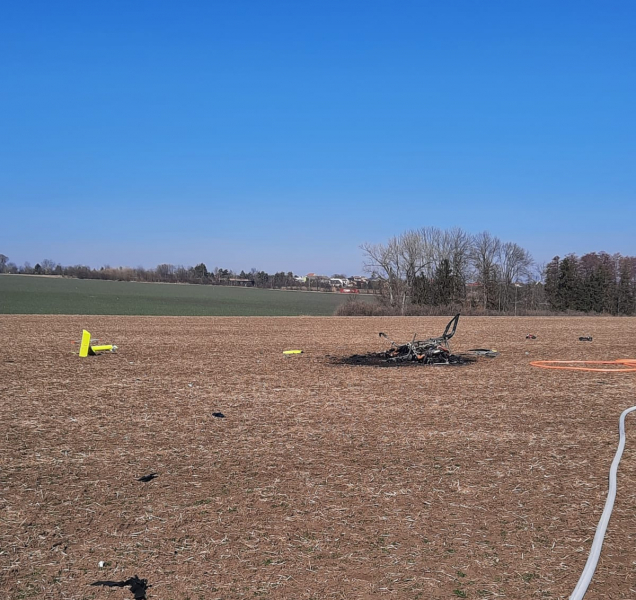 Na obchvatu Olomouce spadl ultralehký vrtulník, pilot nepřežil