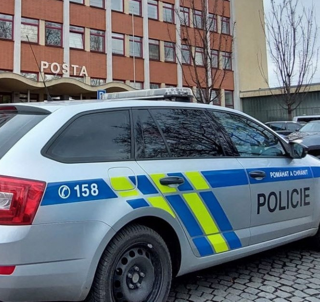 Bez řidičáku ujížděl, pak ohrozil policisty