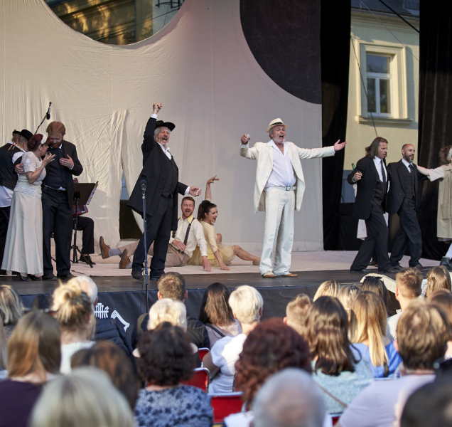 Moravské divadelní léto v parku láká na vytříbený program