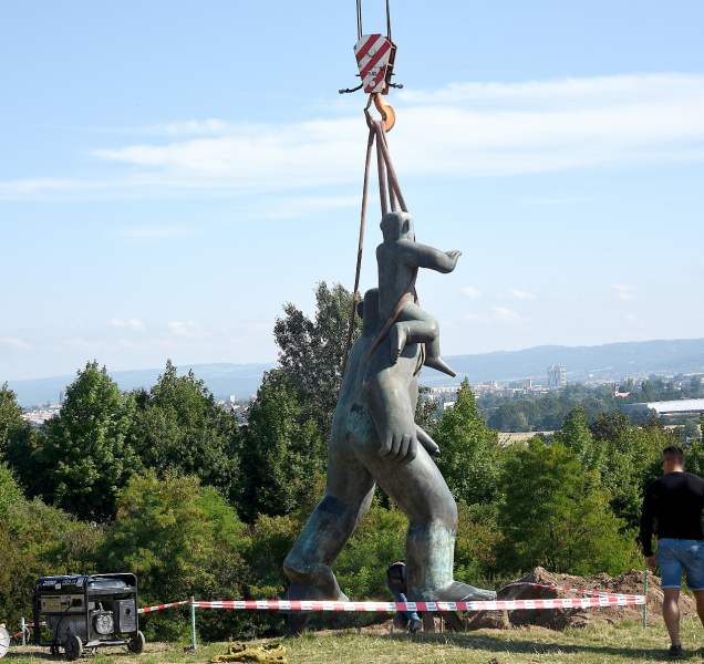 Socha svatého Kryštofa už je zpět u dálnice
