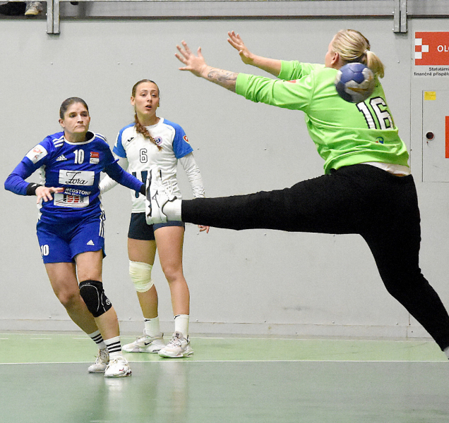 Házenkářky DHK Zora vezou z Mostu remízu
