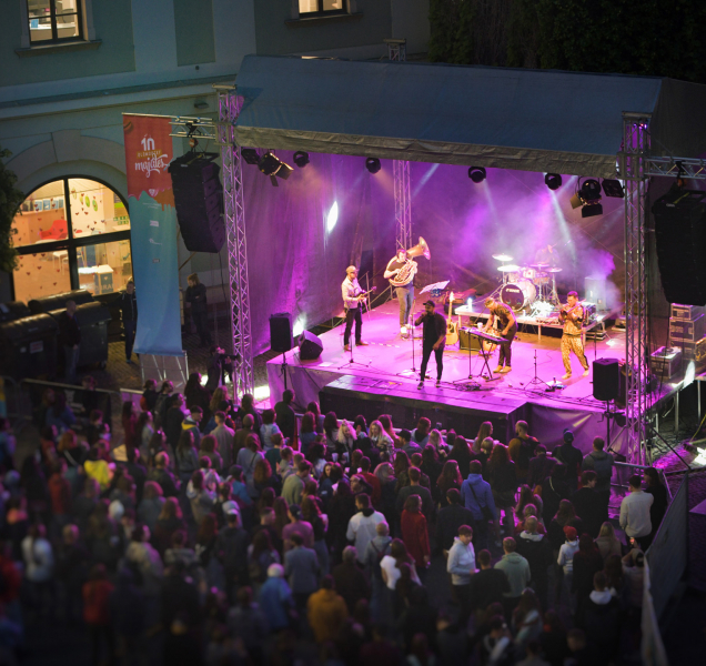 Oslavy s Tata Bojs, hudební tramvají a králem Miroslavem Krobotem