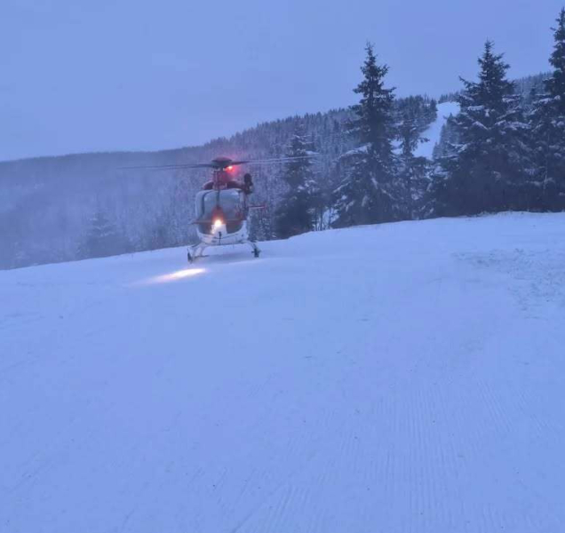 Vrtulník a horská služba zachraňovaly lidi v kritické situaci