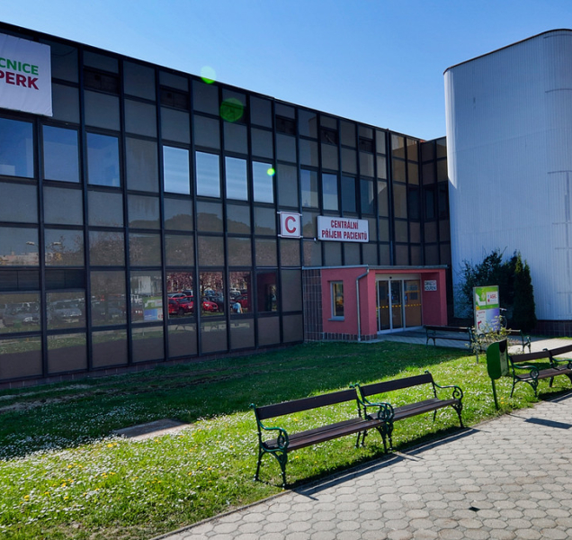 Muž vyhrožoval bombou v šumperské nemocnici