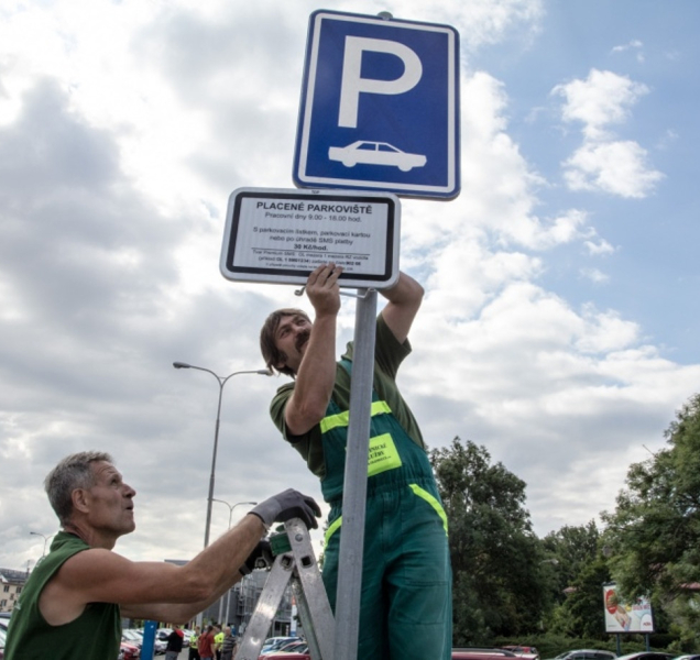 Změny v parkování v centru města zatíží peněženky řidičů