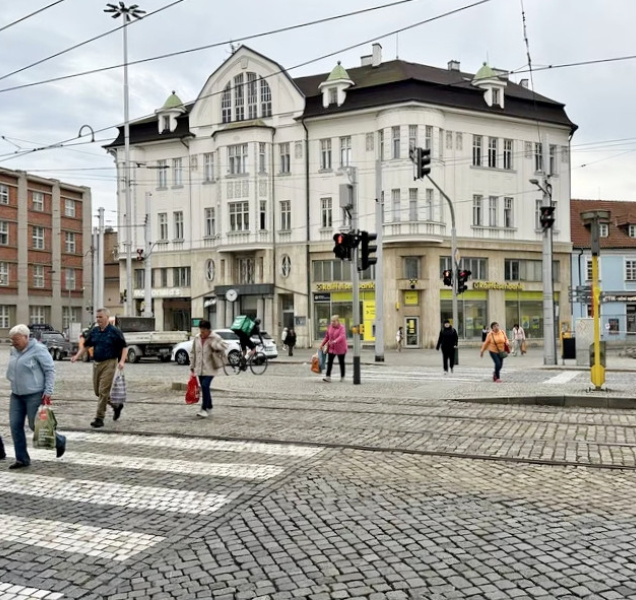Dvě křižovatky mají propojené semafory