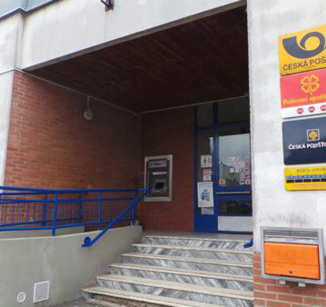 Maskovaný lupič přepadl poštu na Foersterově