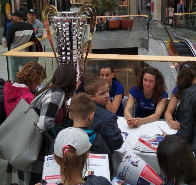 Volejbalistky zahájily výstavu v Šantovce