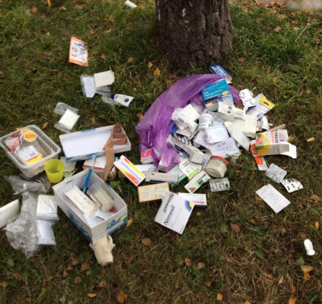 Komu se nehodila lékárnička, že ji vyhodil?