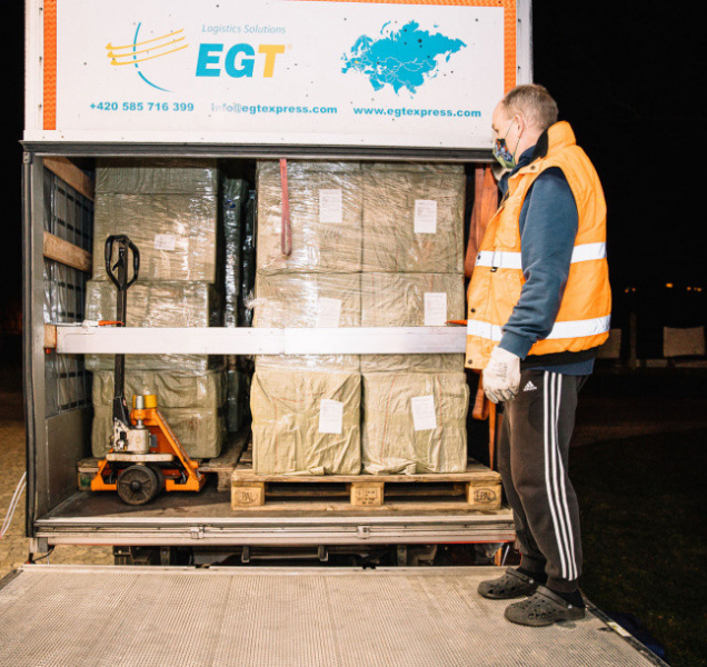 Do Olomouce v noci dorazily respirátory objednané městem