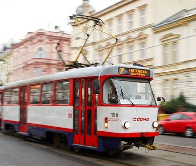 Tramvaje mezi soudem a Tržnicí nahradí autobusy
