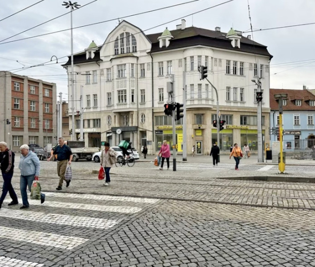 Dvě křižovatky mají propojené semafory