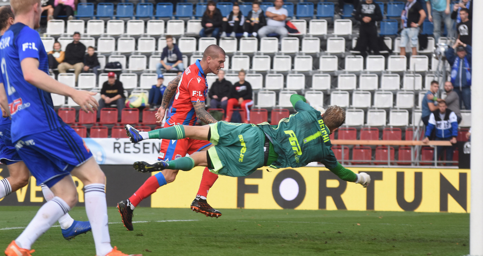 Profesionální fotbal tento víkend ještě nebude