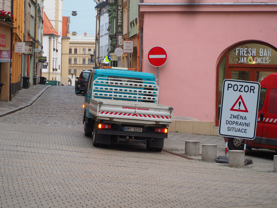 Strážníci po změně jednosměrek v centru řešili 12 přestupků