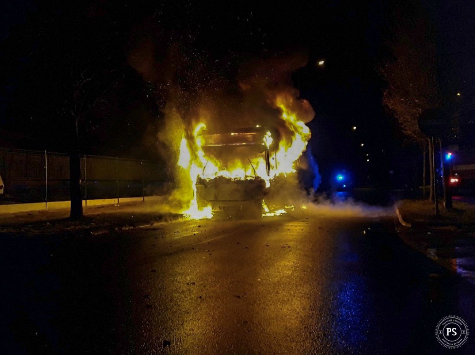 U nádraží v Prostějově shořel autobus