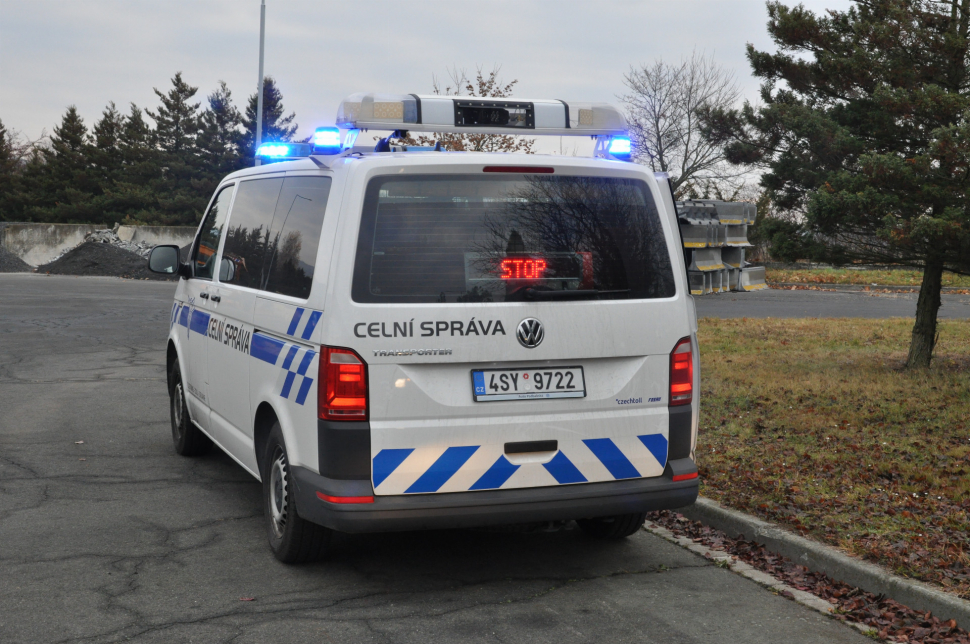 Olomoučtí celníci honili muže v kradeném autě