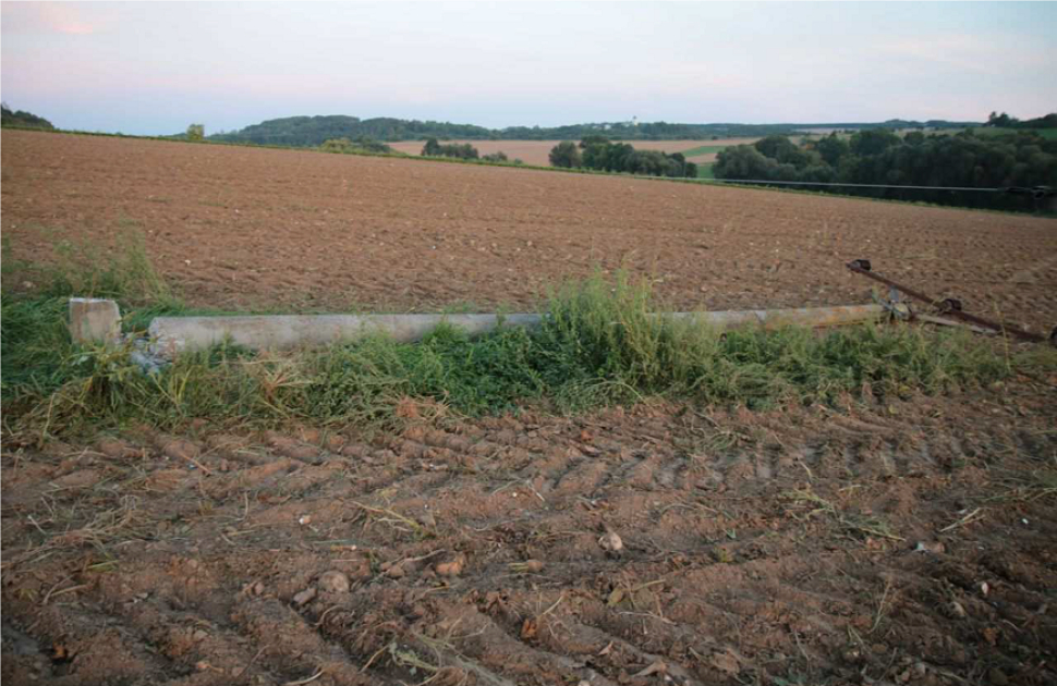 Mladý muž se strojem na řepu zrušil elektrické vedení