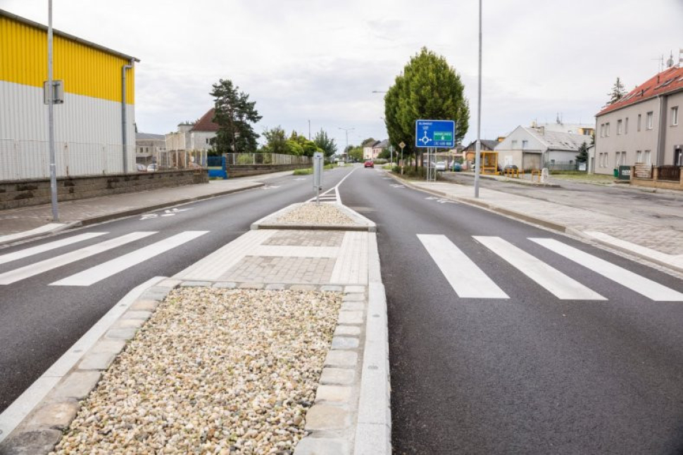 Peníze na plošné opravy silnic letos kraje od státu nedostanou
