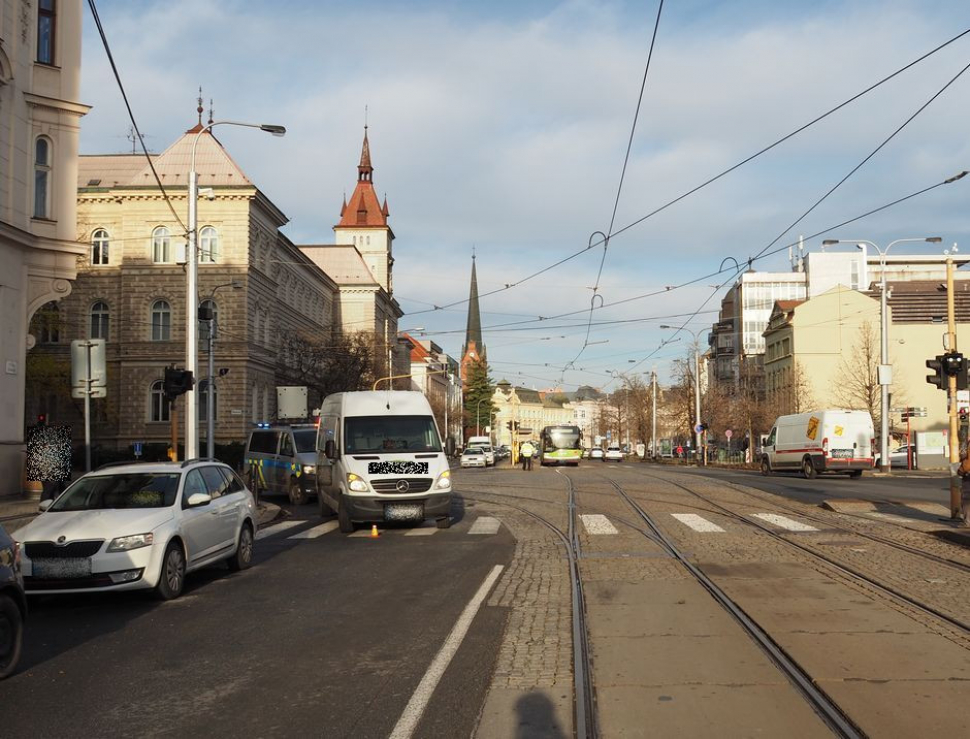 V Olomouci u Drápala srazila dodávka ženu