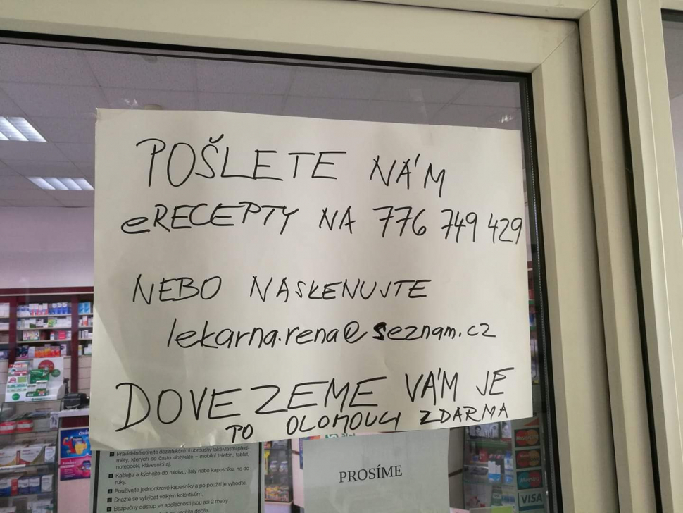 Lékárna ze Zikovy ulice nabízí rizikovým skupinám odvoz domů